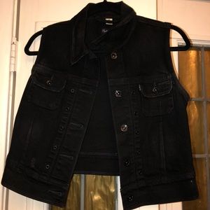 Levi’s black denim vest sz. M